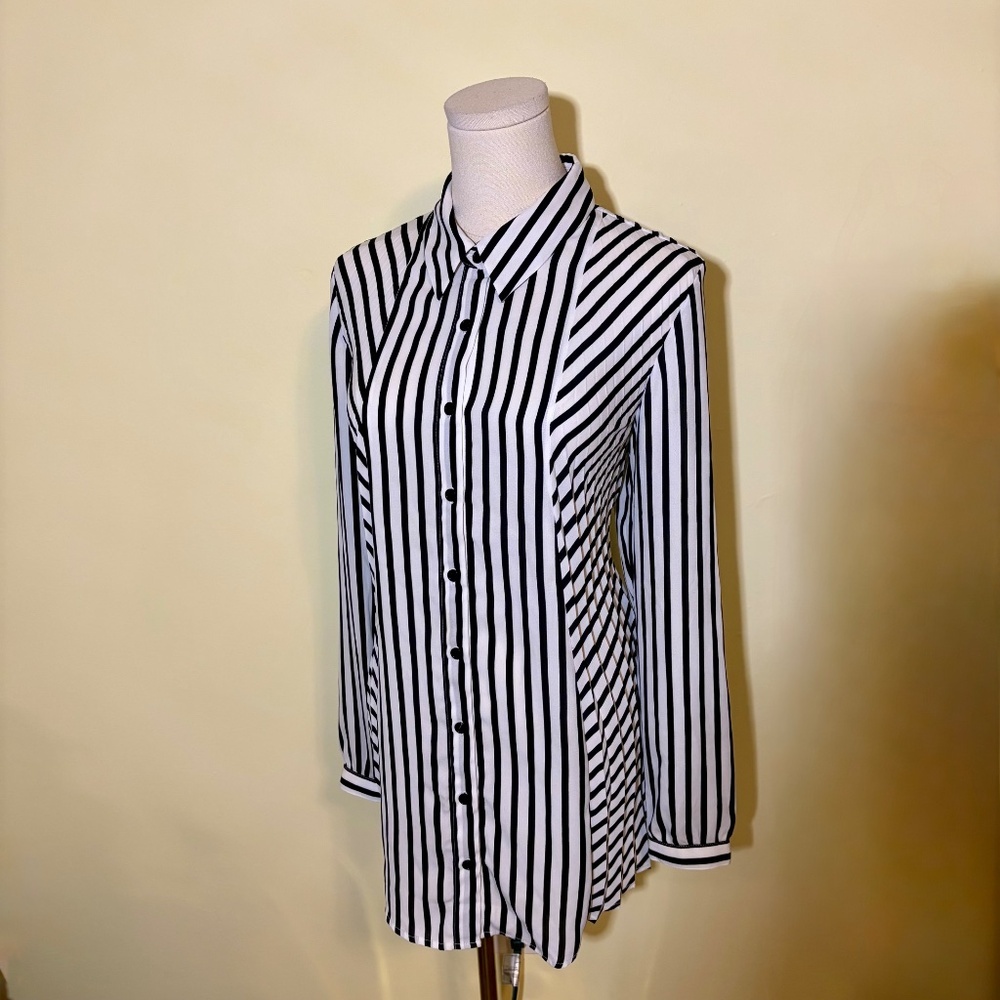 Bianca Nygård Women's Black & White Striped Pleated Button Down Blouse M